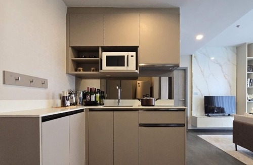Khlong Toei Condo | Delightful 2-bedroom condo with WiFi in Krung Thep Maha Nakhon