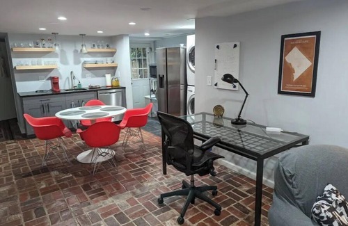 Capitol Hill Apartment | Delightful 1 bdrm/2 bed in center of Capitol Hill.