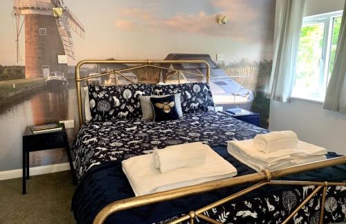 Halvergate House | Delightful 1 bed, 1 bath Norfolk Broads Guesthouse