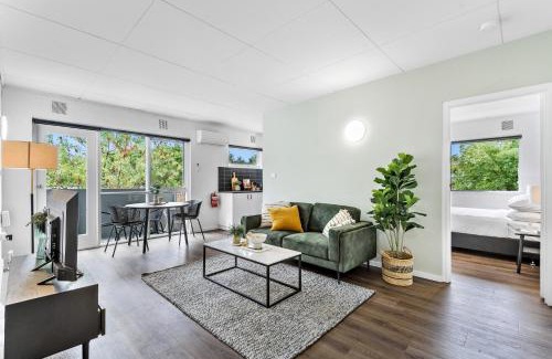 Parkville Apartment | Delightful 1-Bed Apartment Steps From Royal Park