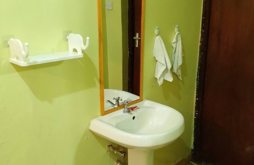 Naivasha Cabin | Delightful 1-bedroom lodge in Naivasha town along Moi south Lake,