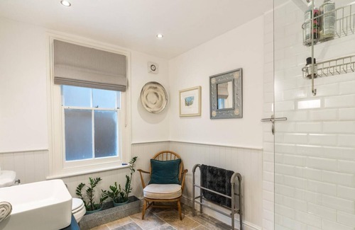 Barnes Apartment | Delightful 1BD Flat in the Heart of Barnes Village