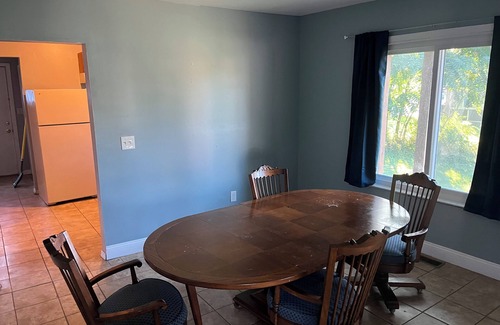 Mount Clemens Apartment | Delightful 1st floor 3-bedroom apartment with WiFi in Mount Clemens