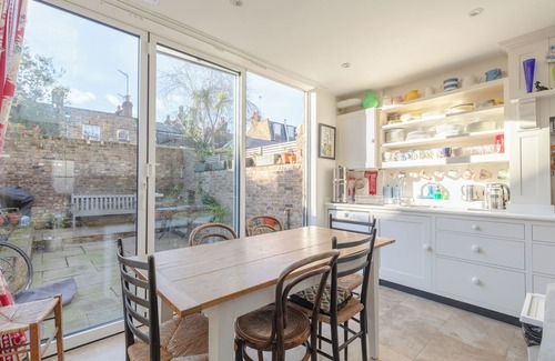 Ravenscourt Park House | Delightful 2 Bed Cottage-Chic House — Hammersmith!