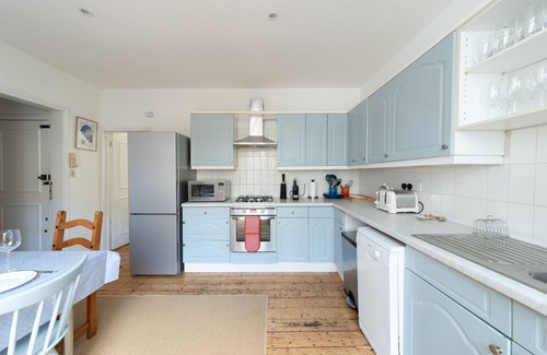 Munster Apartment | Delightful 2 Bed Fulham Apt Nr the River Thames