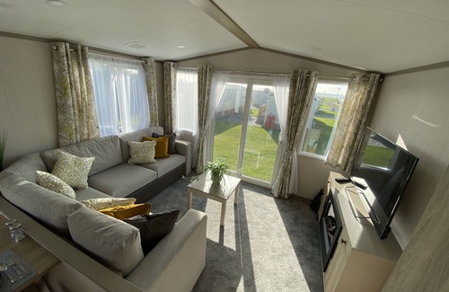 Llwyngwril House | Delightful 2-Bed Holiday Home On The Welsh Coast