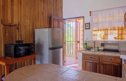 Arenal House | Delightful 2-bedroom house in Nuevo Arenal, Near Lake Park Access