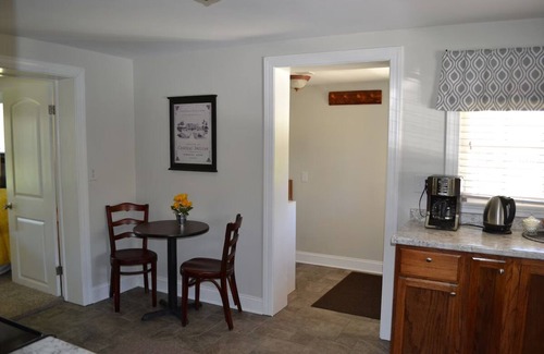 Hot Springs House | Delightful 2-bedroom Cottage in Hot Springs