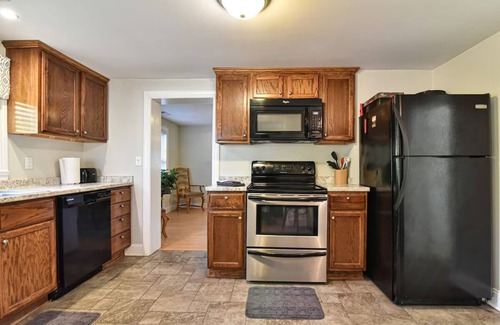 Hot Springs House | Delightful 2-bedroom Cottage in Hot Springs