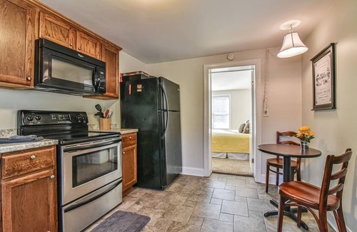 Hot Springs House | Delightful 2-bedroom Cottage in Hot Springs