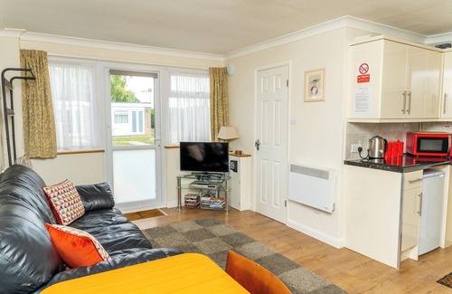 Great Yarmouth Ski Chalet | Delightful 2 bedroom holiday chalet, Hemsby, Norfolk