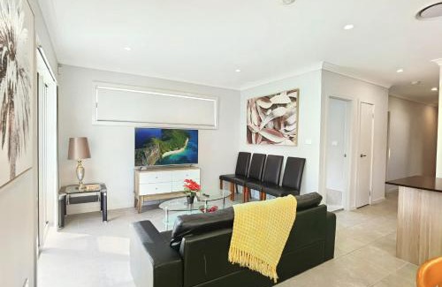 Bardia House | Delightful 2-level home in Bardia