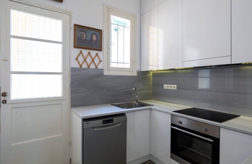 Psirri Apartment | Delightful 2BR/2BA Apartment. Private Balcony & Access to Rooftop Garden! EP9U