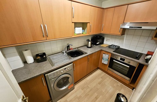 Tollcross Apartment | Delightful 2BR Home, Walk to Edinburgh Castle