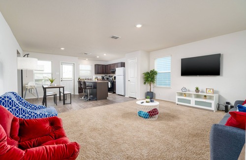 Converse House | Delightful 3 BD/2.5 BA*Randolph AFB* Fort Sam Houston*Riverwalk*Downtown SA*