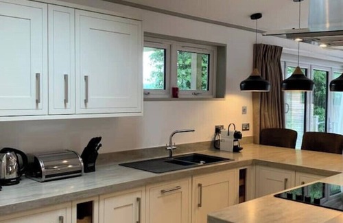 North Walsham Cabin | Delightful 3 bedroom lodge with hot tub.