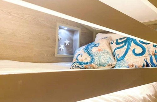 North Walsham Cabin | Delightful 3 bedroom lodge with hot tub.