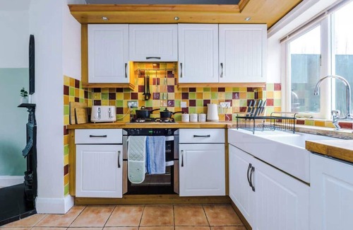 Port Sunlight House | Delightful 3 bedroom home with parking and garden