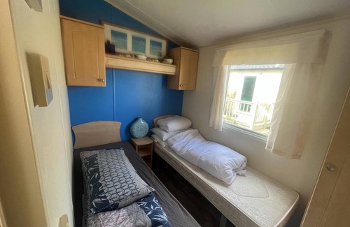 Heacham Cabin | Delightful 3 Bedroom Caravan With Decking Heacham