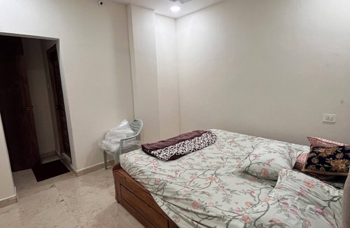 Toli Chowki Apartment | Delightful 3-bedroom penthouse apartment with WiFi in vibrant Hyderabad