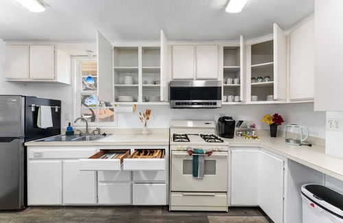 Mission Hills House | Delightful 3-bedroom house with AC in sunny San Diego