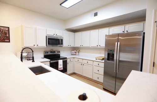 Starkville Condo | Delightful 3-bedroom condo within walking distance to Campus!