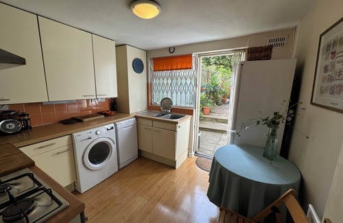 Tollington Apartment | Delightful 3BD Family Home w Garden, Finsbury Park