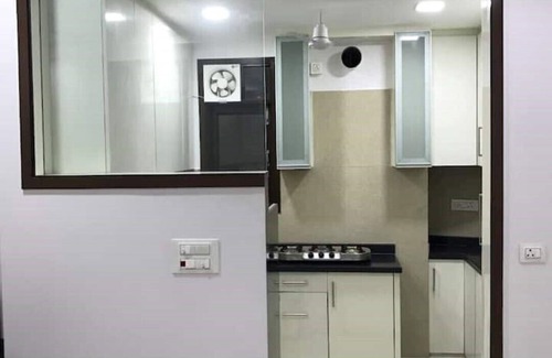 Kalkaji Apartment | Delightful 3BHK Apartment, Park Facing! Close to Market by HostMyStay