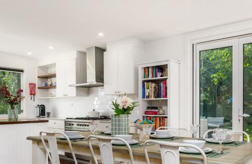 Pialligo House | Delightful 3BR Escape 9 mins to War Memorial - Hosted by Canstay