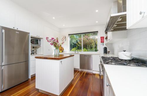 Pialligo House | Delightful 3BR Escape 9 mins to War Memorial - Hosted by Canstay
