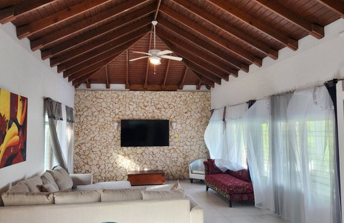 Bacolet Apartment | Delightful 4-bedroom apartment in Scarborough for a perfect getaway