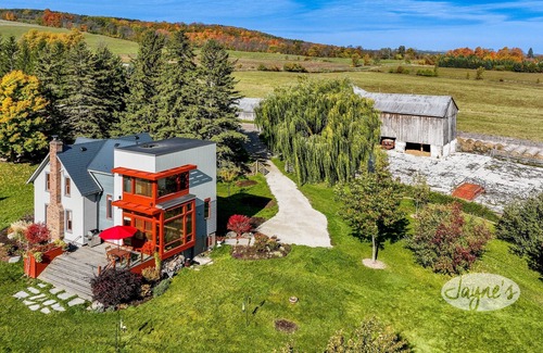 Glencairn House | Delightful 4 bedroom 3 bath renovated farmhouse near Creemore