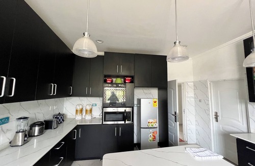 Santeo House | Delightful 4-bedroom house in Accra with WiFi