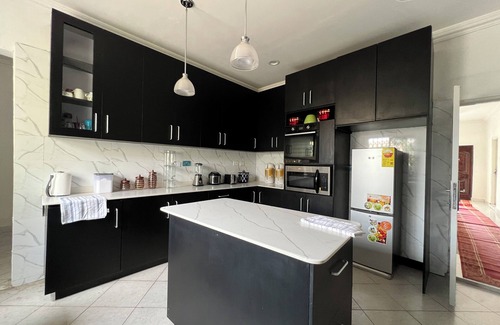 Santeo House | Delightful 4-bedroom house in Accra with WiFi
