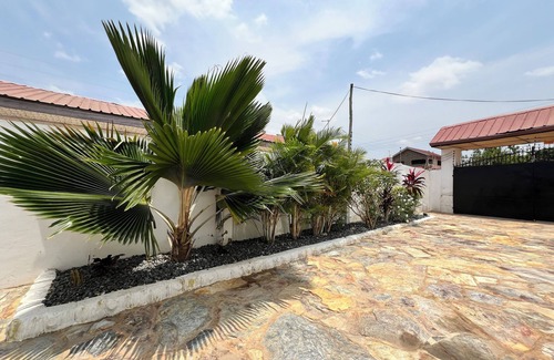 Santeo House | Delightful 4-bedroom house in Accra with WiFi