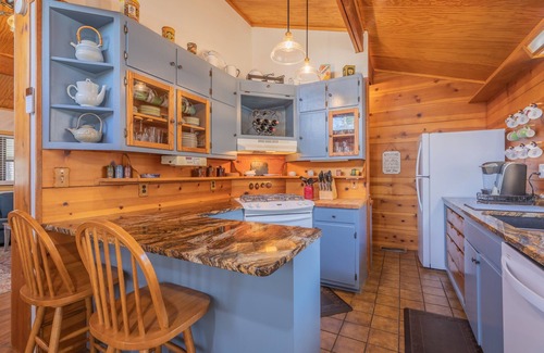 Cleveland Cottage | Delightful 4-bedroom cottage with AC and Fiber WiFi on the River!