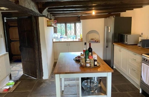 Edenbridge House | Delightful 4BD Home full of Flair Edenbridge Kent