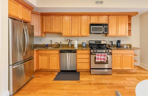 Old City Apartment | Delightful 4BR Home Old City Walk to Attractions