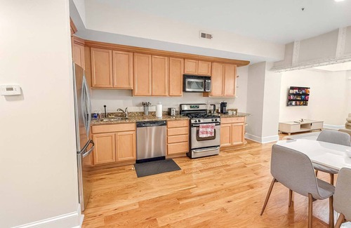 Old City Apartment | Delightful 4BR Home Old City Walk to Attractions