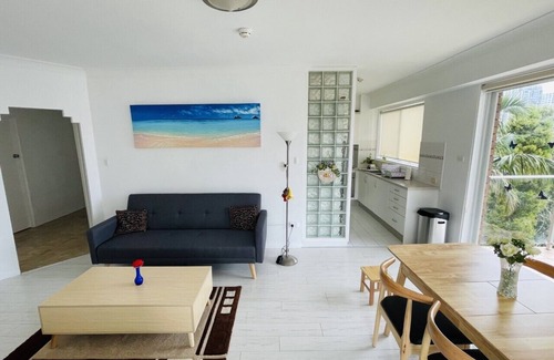 McMahons Point Apartment | Delightful apartment with breathtaking Sydney Harbour views.