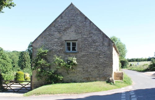 Temple Guiting Cottage | Delightful, barn cottage in peaceful rural village. Walks, pubs, scenery. Relax!