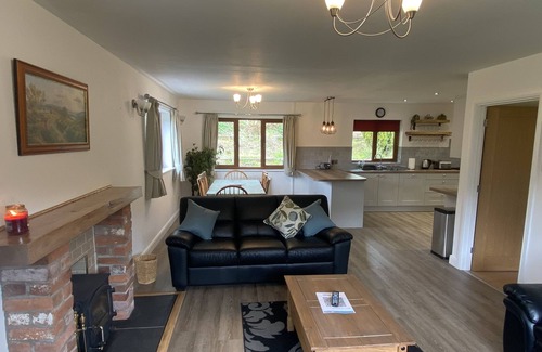 Llandrindod Wells House | Delightful bungalow in historic village of Abbey Cwmhir