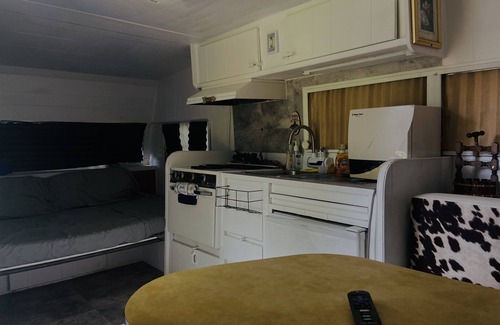Memphis Apartment | Delightful camper/rv—5 min to Beale street and Elvis Presley mansion