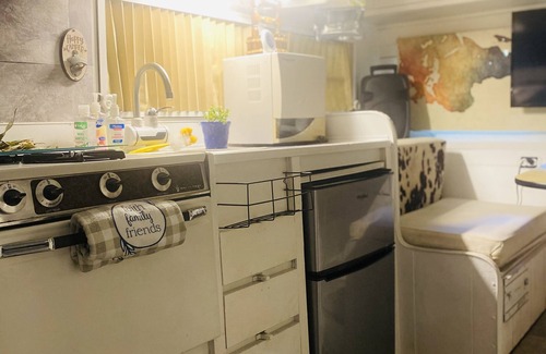 Memphis Apartment | Delightful camper/rv—5 min to Beale street and Elvis Presley mansion