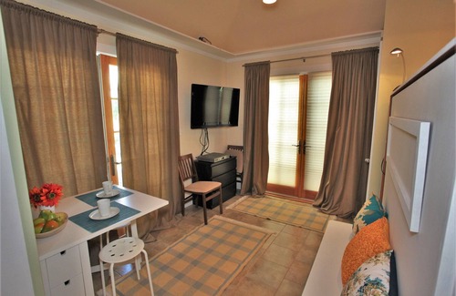 Rockridge Apartment | Delightful Charming Cottage nestled in the heart of Rockridge/Claremont
