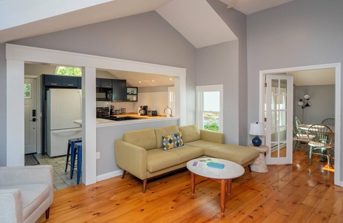 Middletown House | Delightful, Charming, Oversized 2 bedroom 2 bath Cottage!