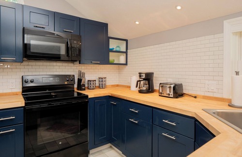 Middletown House | Delightful, Charming, Oversized 2 bedroom 2 bath Cottage!