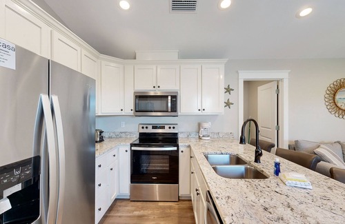 Dauphin Island Condo | Delightful condo near the beach & town with WiFi, central AC, full kitchen & W/D