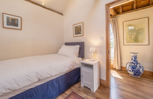 Ipswich Cottage | Delightful conversion in a country stud with a swimming pool - Stable Cottage