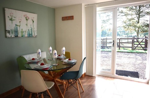 Tatton Park House | Delightful Cottage with 2 Bedrooms near Knutsford